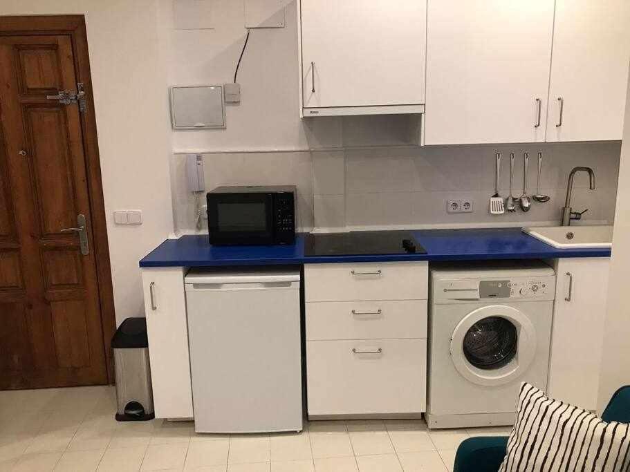 Un Genial Estudio En El Barrio Las Cortes Мадрид Екстериор снимка