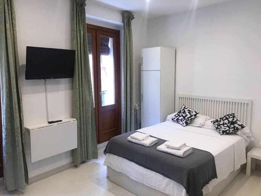 Un Genial Estudio En El Barrio Las Cortes Мадрид Екстериор снимка