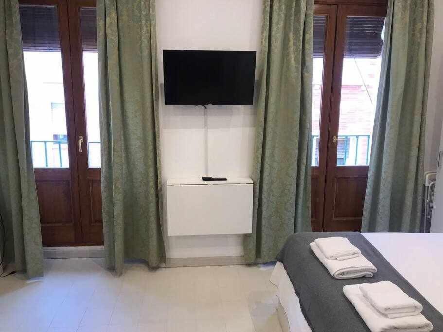 Un Genial Estudio En El Barrio Las Cortes Мадрид Екстериор снимка